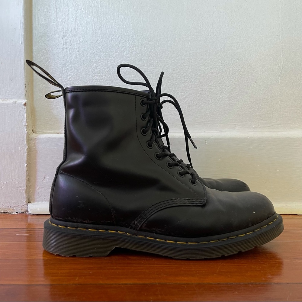 DR. MARTEN 1460 SMOOTH LEATHER LACE UP BOOTS